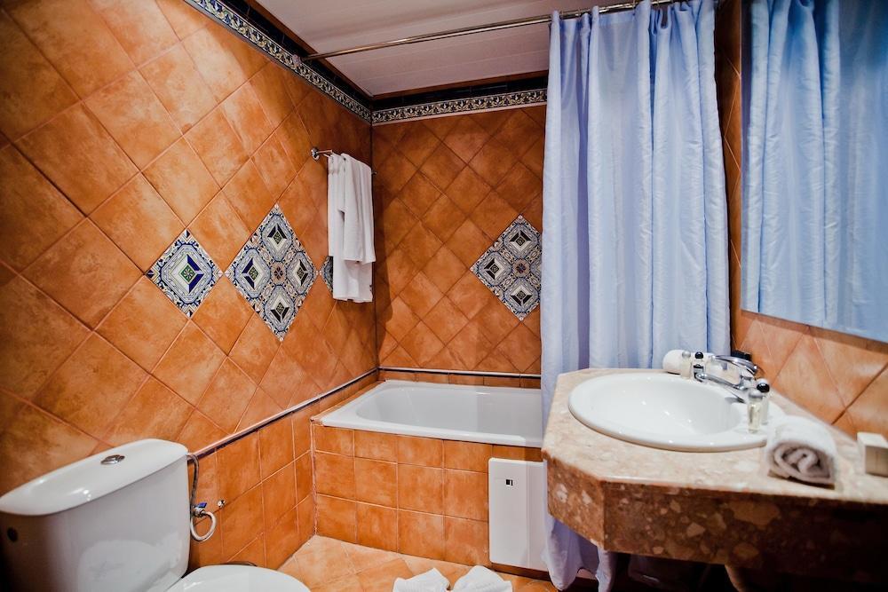 Andalucia Beach Hotel Elenite Bagian luar foto