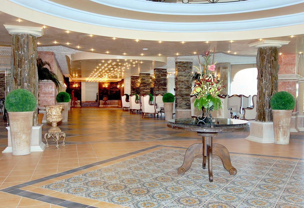 Andalucia Beach Hotel Elenite Bagian luar foto