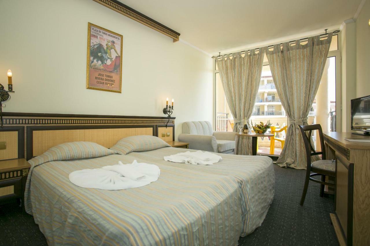 Andalucia Beach Hotel Elenite Bagian luar foto